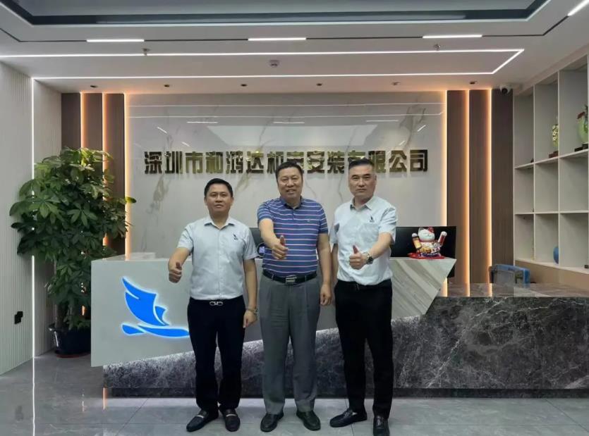 暖通凈化行業(yè)協(xié)會(huì)會(huì)長(zhǎng)走訪(fǎng)深圳市和鴻達(dá)機(jī)電安裝有限公司
